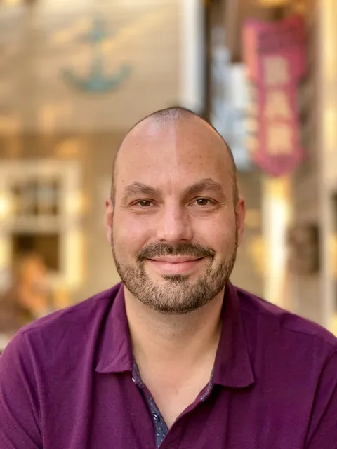 Portrait de Racine Pilote, développeur web sur la Rive-Sud de Montréal